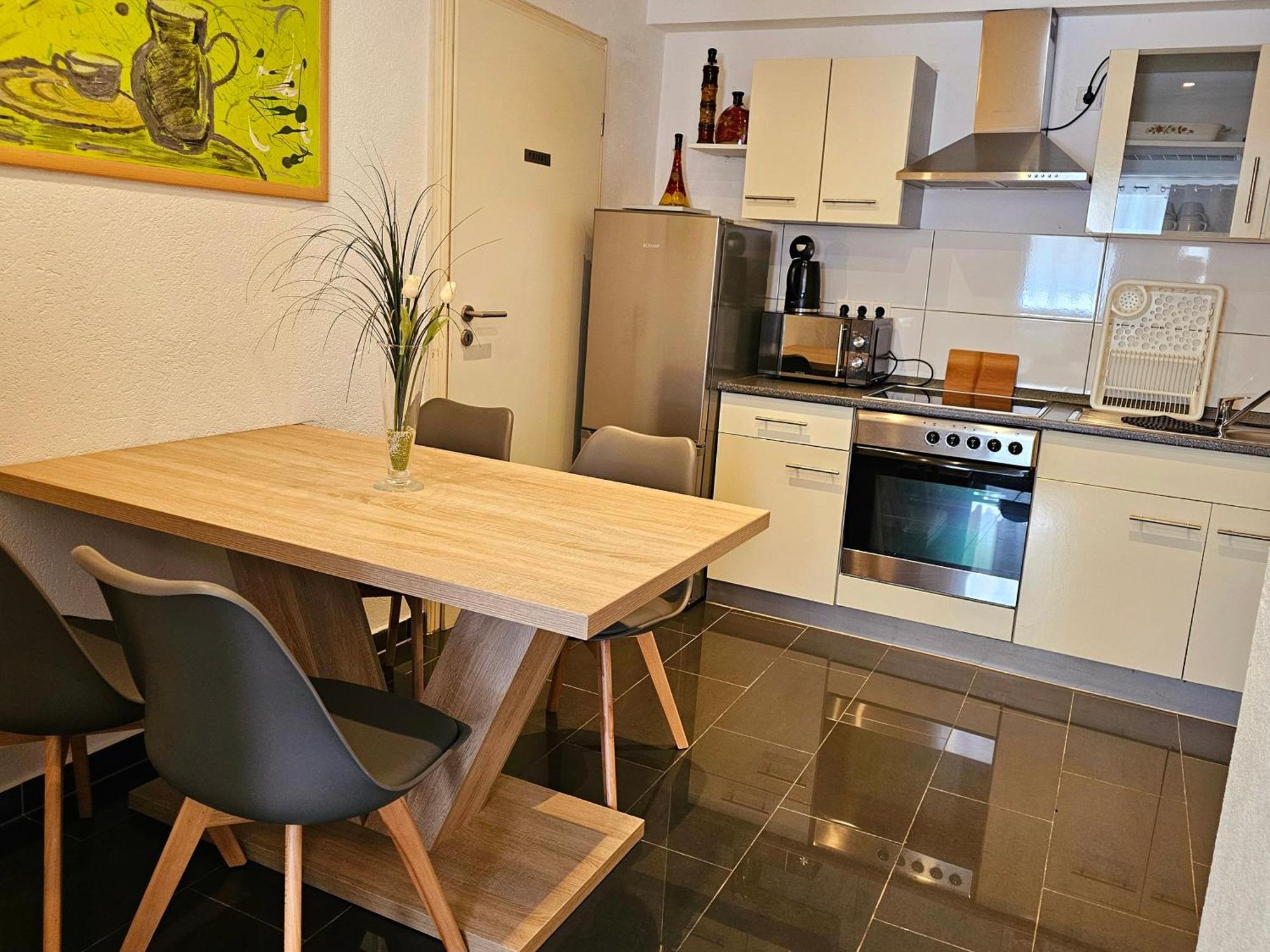 Gaesteappartement Viktoria ジンスハイム エクステリア 写真