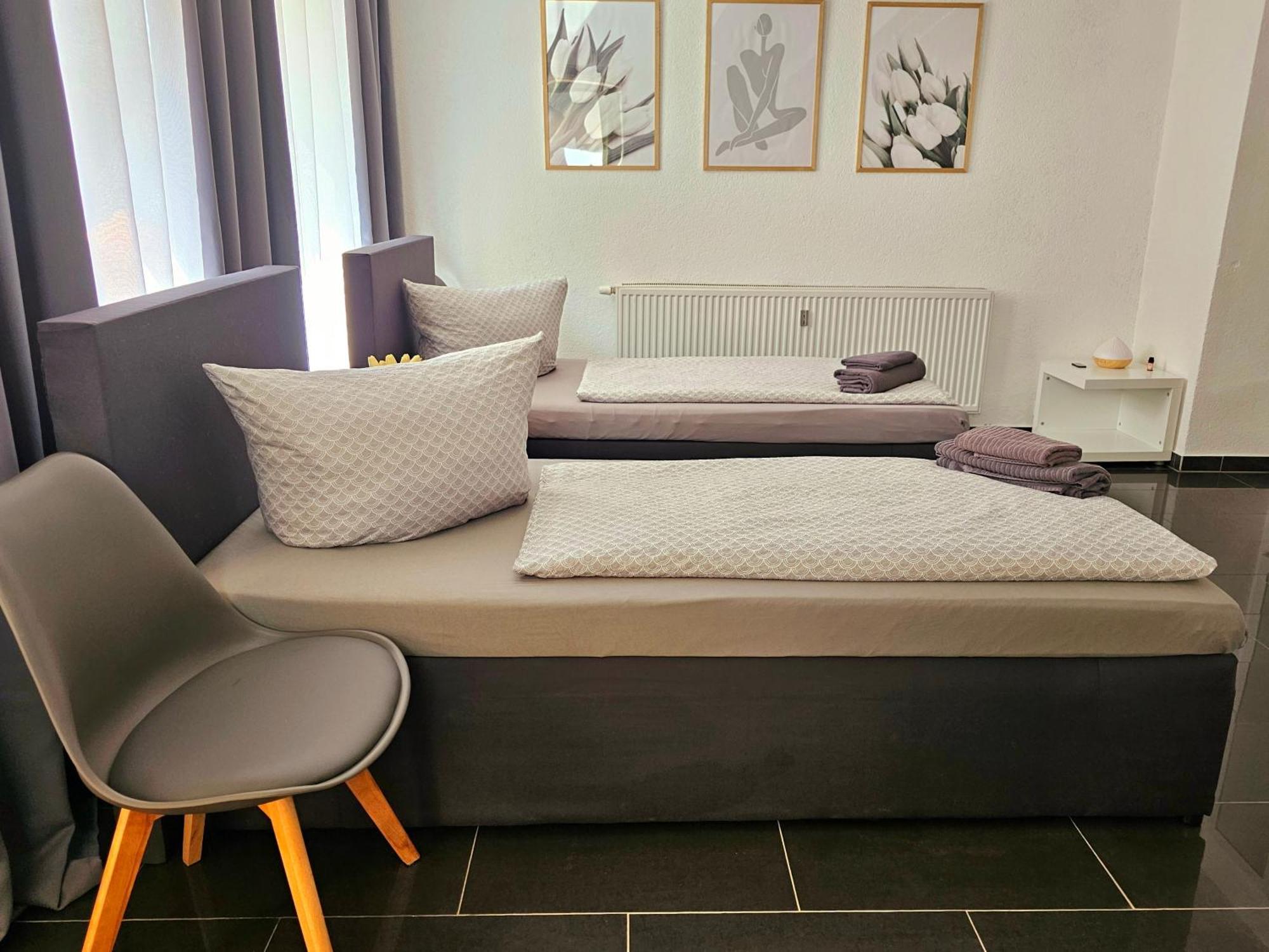 Gaesteappartement Viktoria ジンスハイム エクステリア 写真
