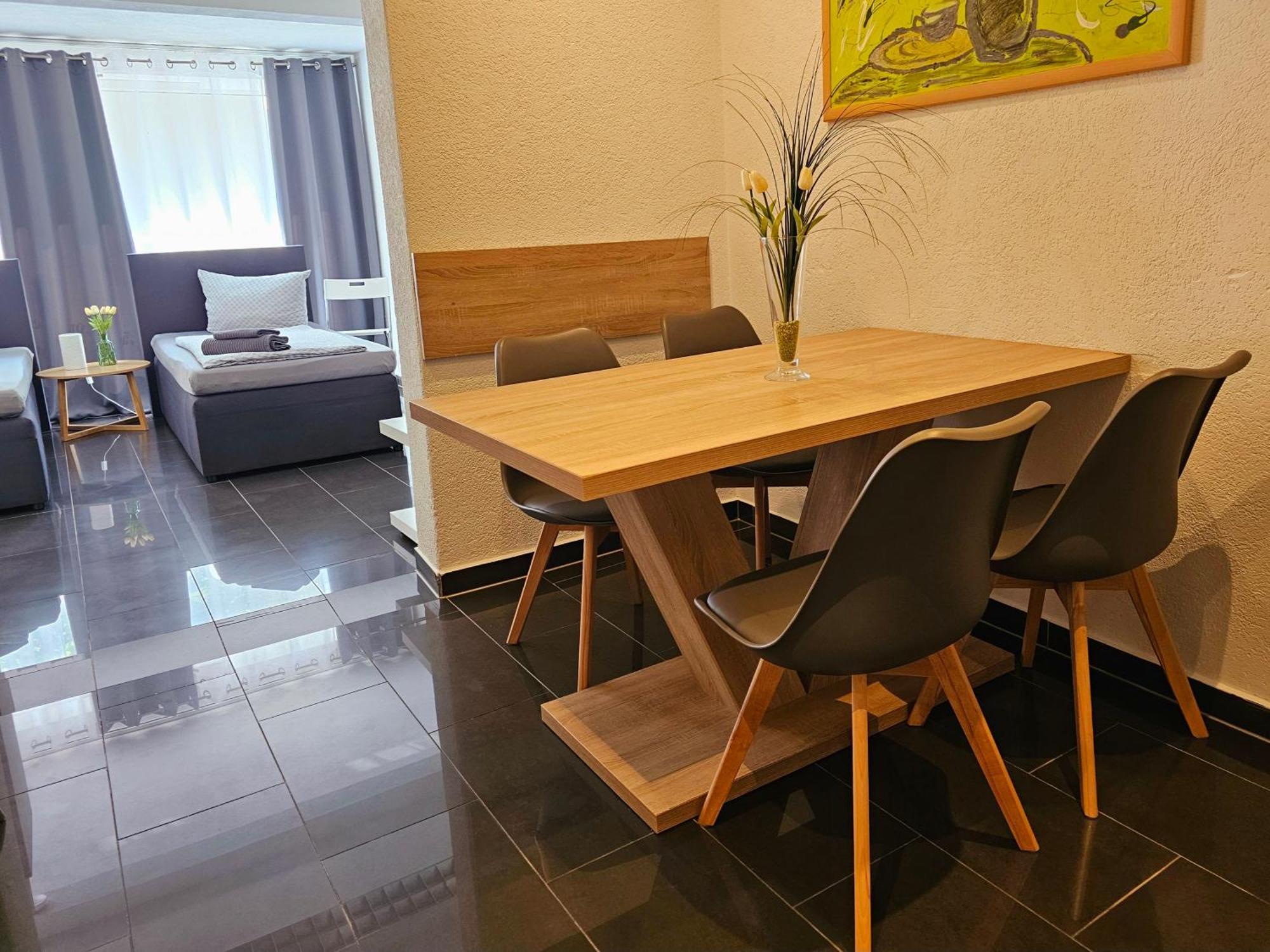 Gaesteappartement Viktoria ジンスハイム エクステリア 写真